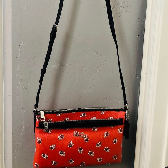 🚨Sold🚨🚨Coach Rose Print Crossbody bag - Picture 6 of 8